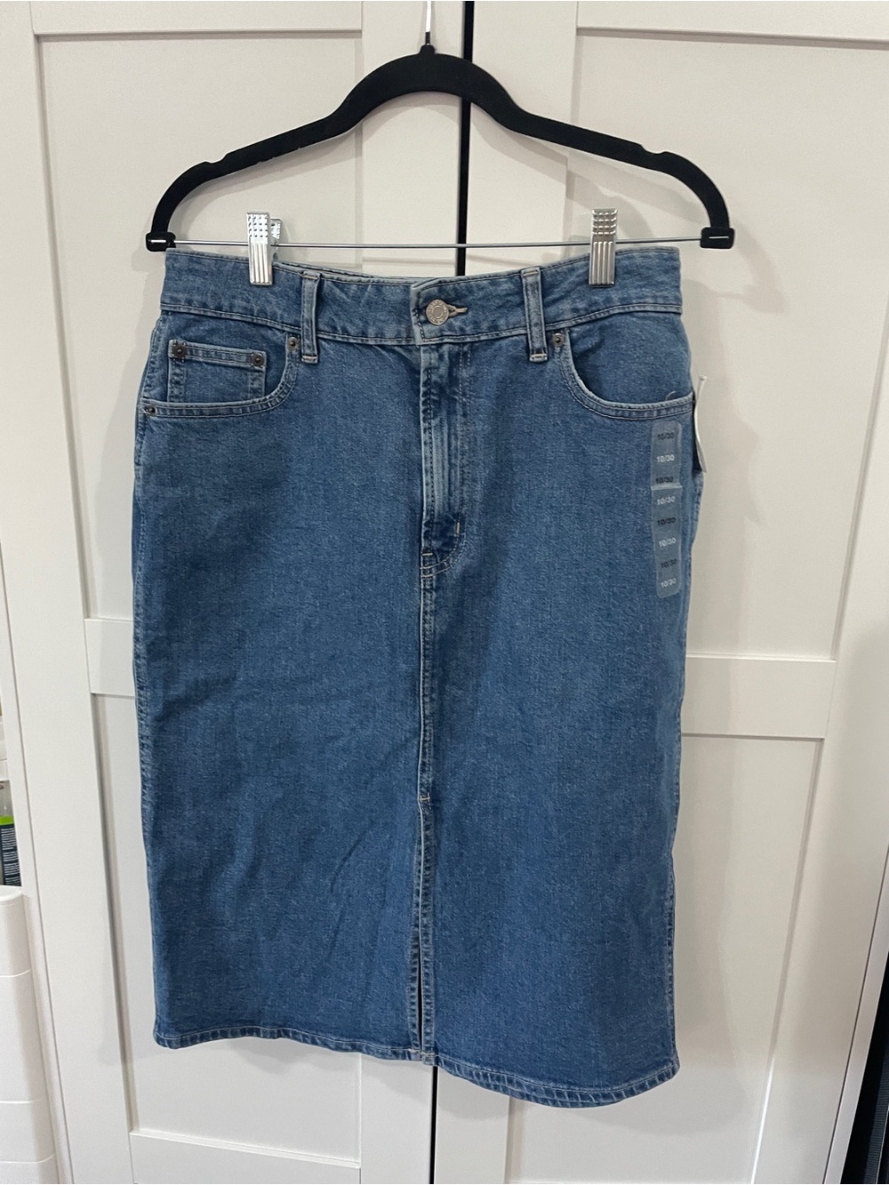 NWT GAP Women’s Medium Blue Denim Skirt - Straight Silhouette Sz 10